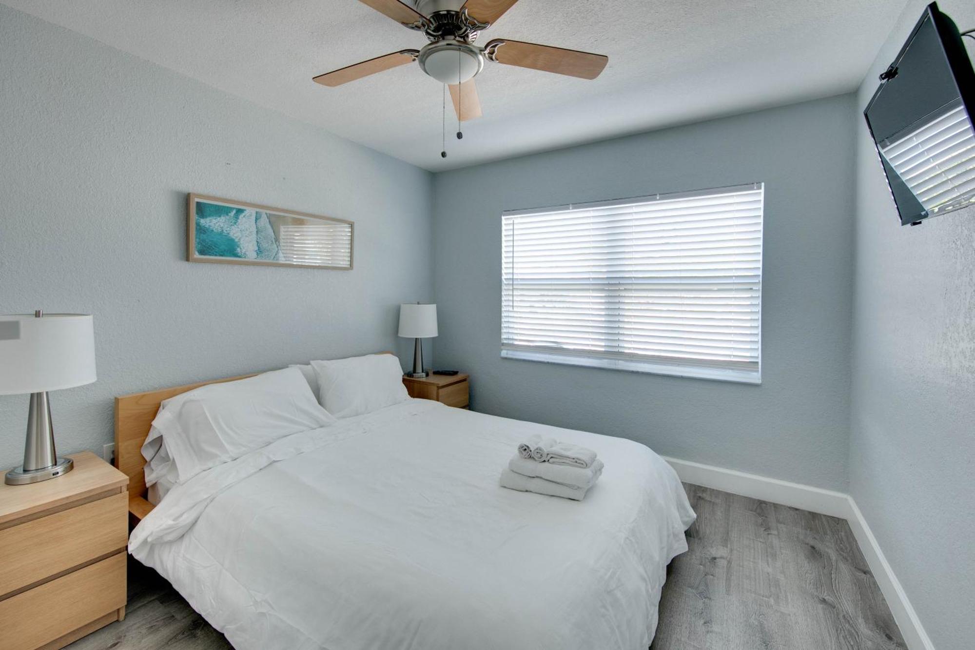 The Bungalows Treasure Island Room photo